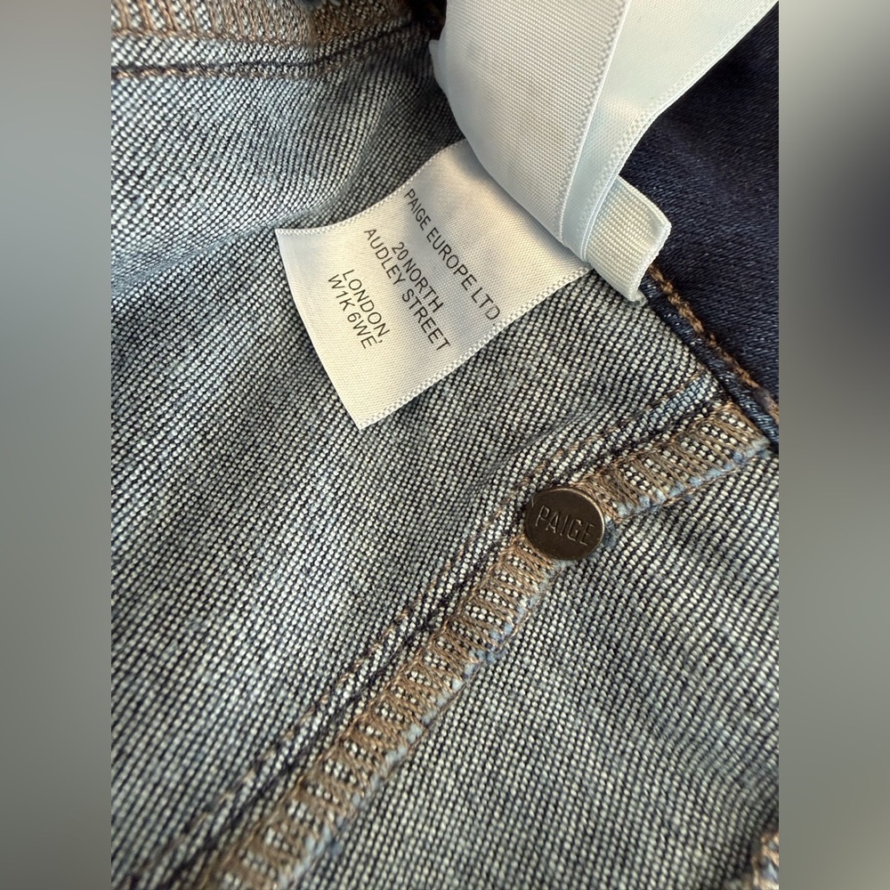 PAIGE JEANS Hr Laurel Canyon Wlt Flap Pkt
Jean Size 23 - Picture 12 of 14